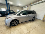Used 2018 Toyota Sienna SE image 3