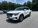Used 2022 Kia Seltos EX image 2