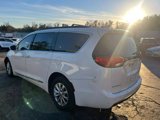 Used 2017 Chrysler Pacifica Touring-L image 4