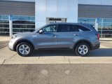 Used 2023 Kia Sorento LX image 2