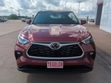 New 2025 Toyota Highlander XLE image 2