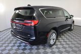 New 2025 Chrysler Pacifica Select image 4