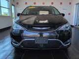 Used 2020 Chrysler Pacifica Touring-L w/ Advanced Safetytec Group image 3