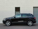 Used 2014 Volkswagen Touareg Sport image 2