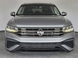 Certified 2022 Volkswagen Tiguan SE w/ Panoramic Sunroof Package image 3