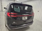 Used 2023 Chrysler Pacifica Touring-L image 3