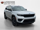 Used 2024 Jeep Grand Cherokee Altitude image 3