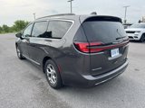 Used 2023 Chrysler Pacifica Limited image 5