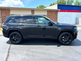 Used 2023 Jeep Grand Cherokee Limited w/ Luxury Tech Group II image 2