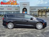 New 2025 Chrysler Pacifica Select image 2