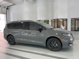 New 2025 Chrysler Pacifica Select image 2