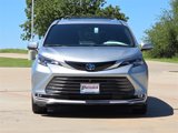 New 2025 Toyota Sienna Platinum image 2