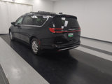 Used 2022 Chrysler Pacifica Touring-L image 5