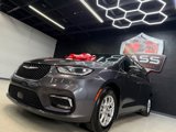 Used 2023 Chrysler Pacifica Touring-L image 2