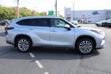Certified 2025 Toyota Highlander Platinum image 6