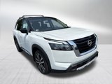 New 2025 Nissan Pathfinder Platinum image 3