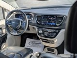 Used 2022 Chrysler Pacifica Touring-L image 2