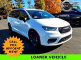 Used 2023 Chrysler Pacifica Limited w/ S Appearance Package image 1