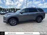New 2025 Nissan Pathfinder SL image 2