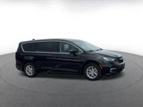 Used 2024 Chrysler Pacifica Touring-L image 2