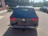 Used 2016 Volkswagen Touareg VR6 image 4