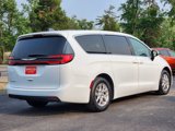 Used 2023 Chrysler Pacifica Touring-L image 5