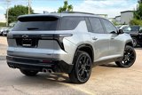 Used 2025 Chevrolet Traverse RS image 2