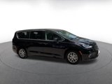 Used 2024 Chrysler Pacifica Touring-L image 2