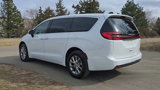 Used 2023 Chrysler Pacifica Touring-L image 3