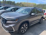 Used 2025 Honda Pilot Touring image 4