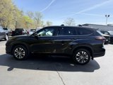 Used 2024 Toyota Highlander XLE image 3