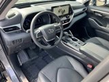 Certified 2025 Toyota Highlander Platinum image 2