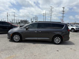 Used 2017 Chrysler Pacifica Touring-L image 3
