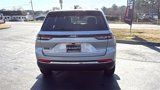 Used 2024 Jeep Grand Cherokee Laredo image 4