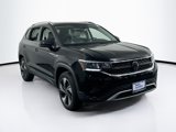 Used 2024 Volkswagen Taos SE w/ Panoramic Sunroof Package image 3