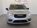 Used 2024 Chrysler Pacifica Touring-L image 3