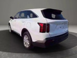 Used 2023 Kia Sorento LX image 2