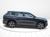 New 2025 Mitsubishi Outlander SE image 3