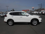 Used 2020 Nissan Rogue SV image 2