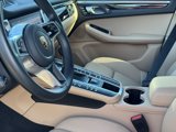 Certified 2021 Porsche Macan image 4