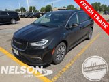 Used 2023 Chrysler Pacifica Touring-L image 2