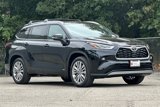 New 2025 Toyota Highlander Platinum image 2