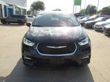 Used 2025 Chrysler Pacifica Select image 2