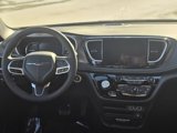New 2025 Chrysler Pacifica Select image 2