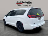 Used 2023 Chrysler Pacifica Touring-L image 4