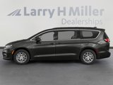 Used 2021 Chrysler Pacifica Touring-L image 3
