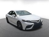 Used 2024 Toyota Camry SE image 3