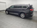Used 2020 Chrysler Pacifica Touring-L image 3