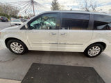 Used 2016 Chrysler Town & Country Touring w/ Driver Convenience Group image 6