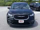 Used 2023 Chrysler Pacifica Touring-L image 3